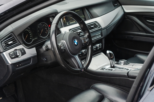 BMW 5' M Sports package '17