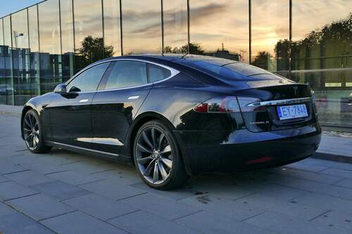 TESLA Model S